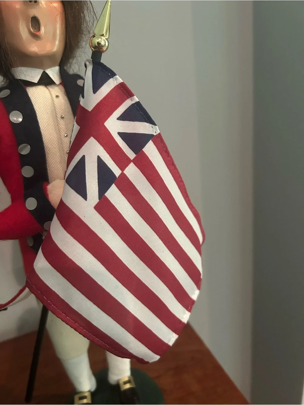 Byers Choice Williamsburg Caroler Revolutionary Flag Soldier